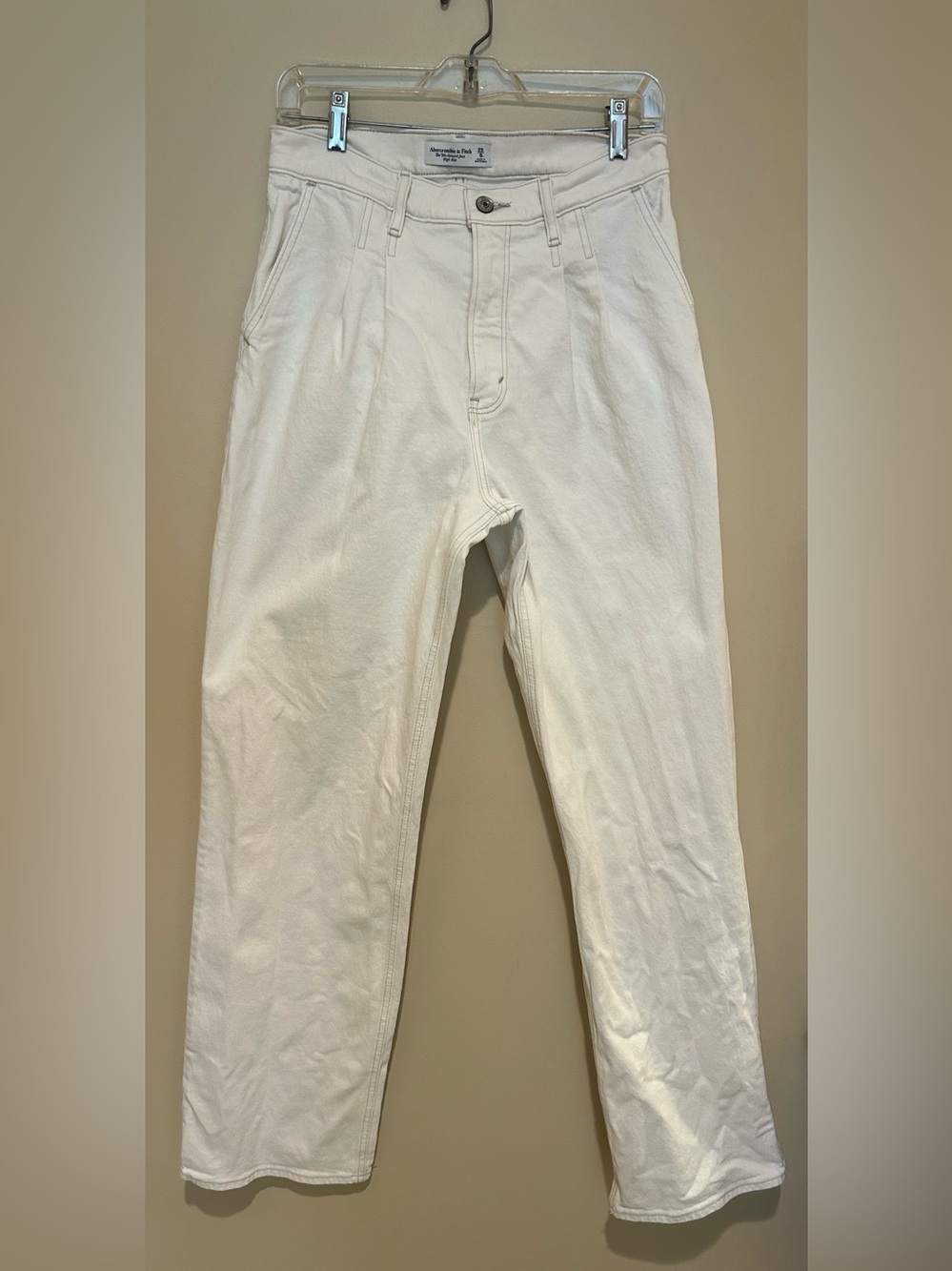 Abercrombie & Fitch 90s Relaxed White Jean High-Rise Size 28 Long Like New